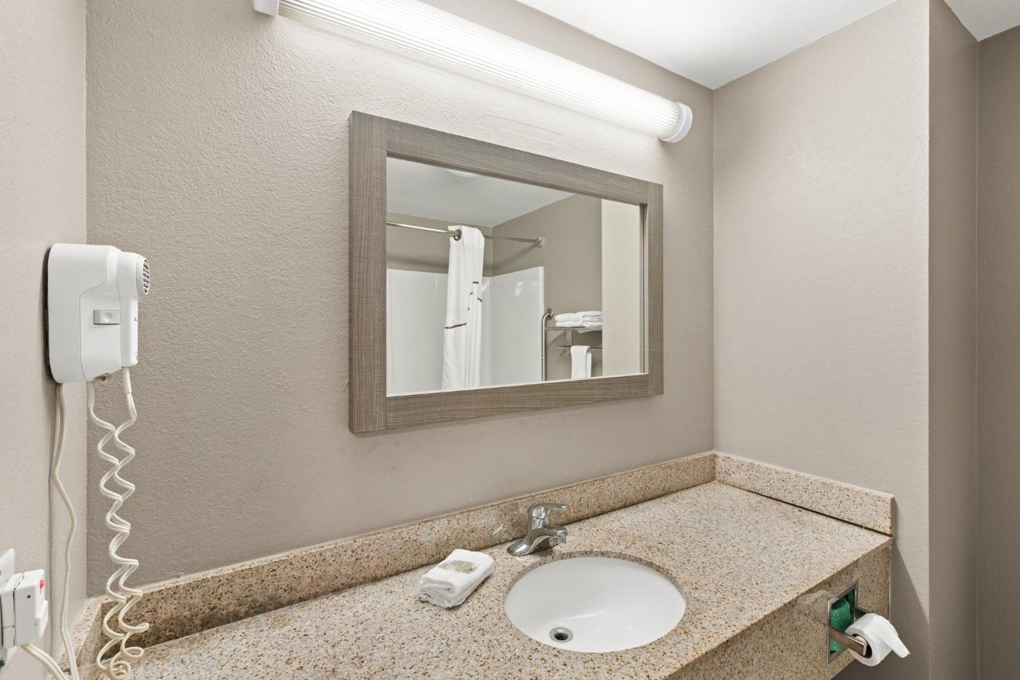 Red Roof Inn & Suites Newnan Εξωτερικό φωτογραφία